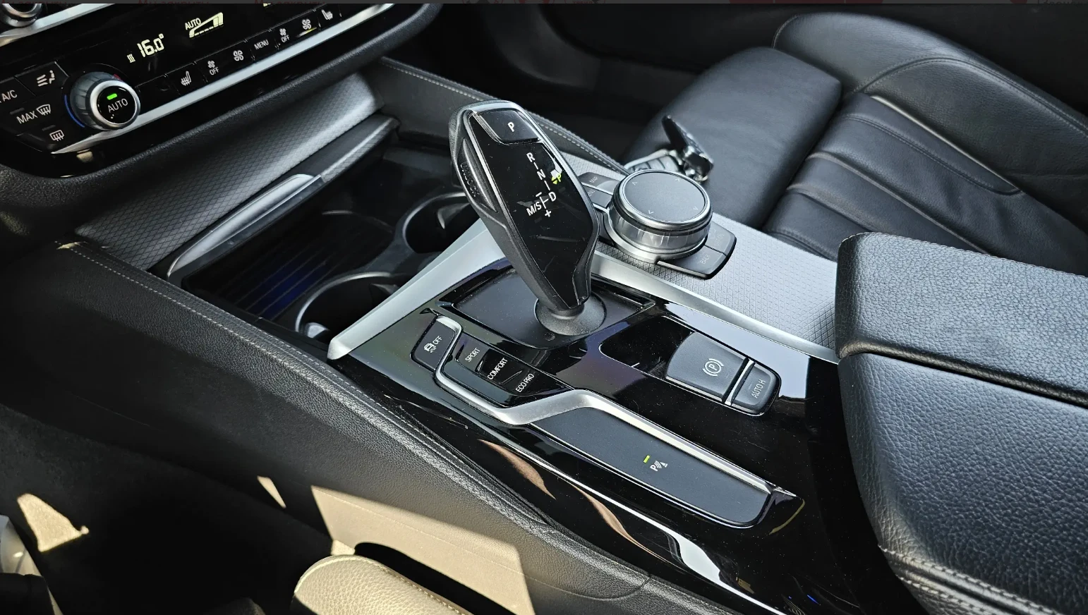 BMW 530 M SPORT | LASERLIGHT | FACE, снимка 12 - Автомобили и джипове - 54918841