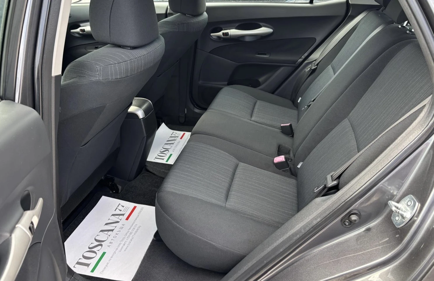 Toyota Auris 1.6i, снимка 10 - Автомобили и джипове - 55276908