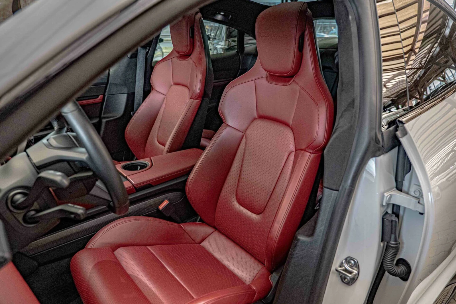 Porsche Taycan Turbo S/PDCC Sport/PDLS+ /PCCB/Chrono/Carbon/Burm., снимка 10 - Автомобили и джипове - 55285186