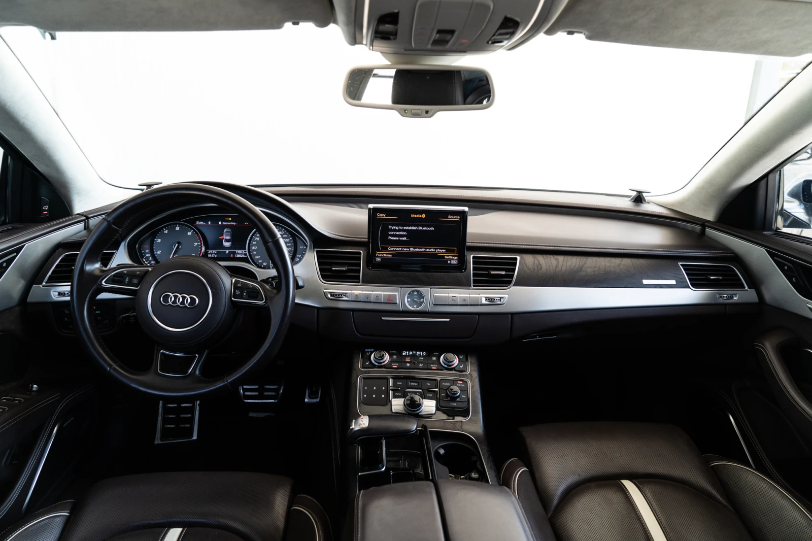 Audi S8 4.0TFSI = QUATTRO = FULLMAX = NIGHTVISION = ЛИЗИНГ, снимка 11 - Автомобили и джипове - 55620320