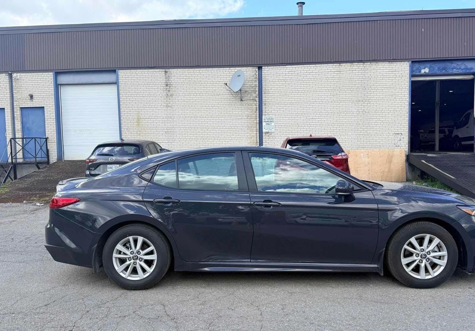 Toyota Camry  SE / CARFAX / АВТОКРЕДИТ , снимка 3 - Автомобили и джипове - 55842351