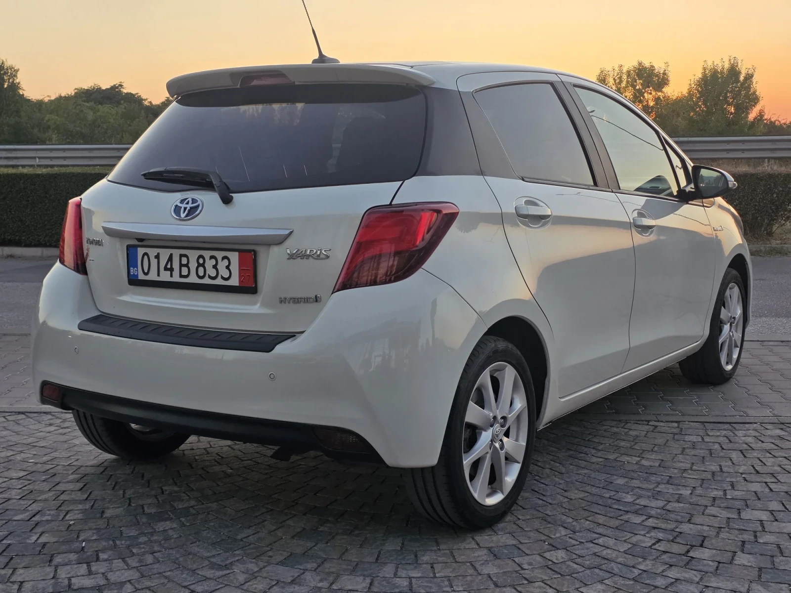 Toyota Yaris 1.5 HYBRID SWISS full service , снимка 5 - Автомобили и джипове - 56124084