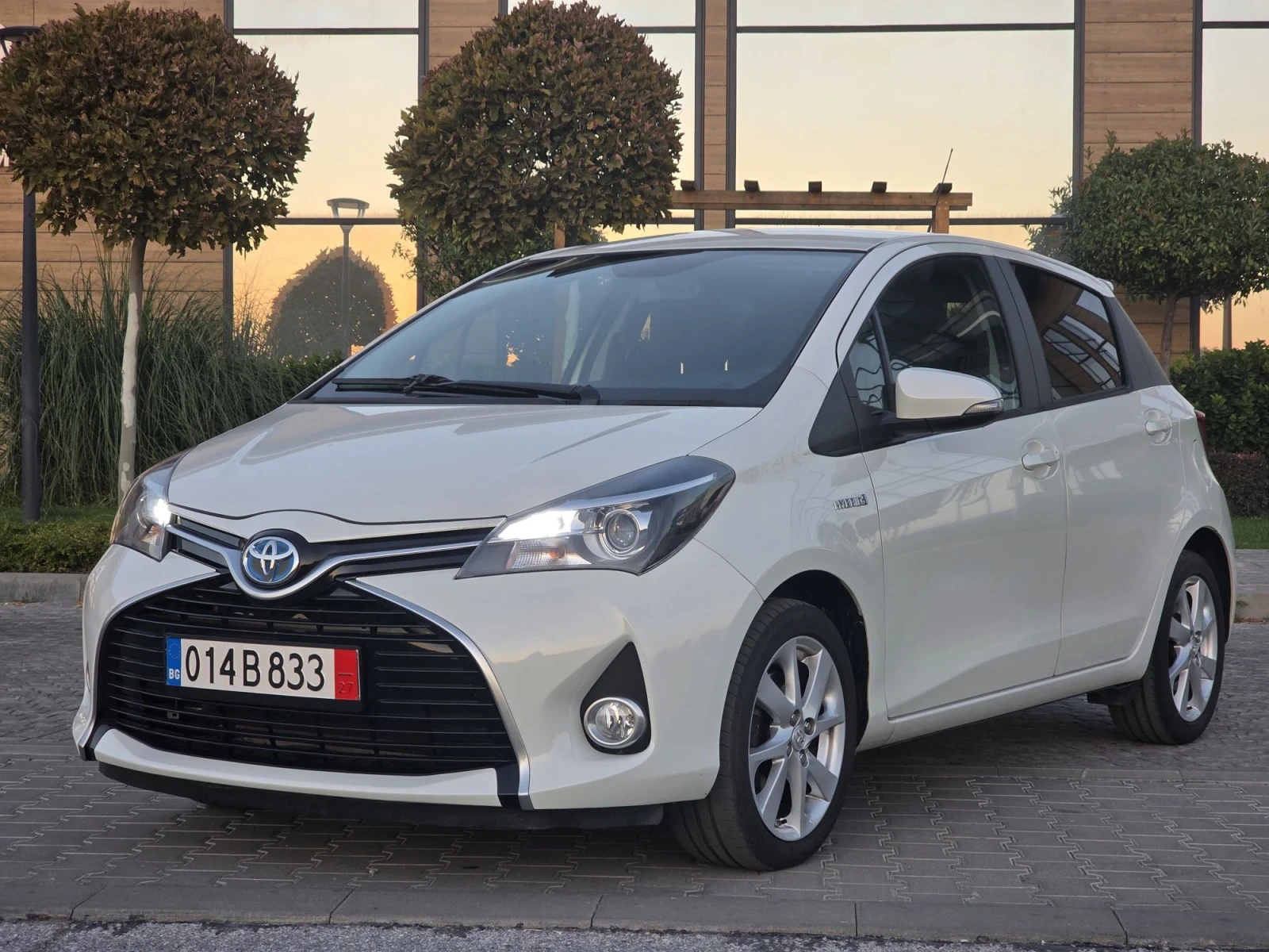 Toyota Yaris 1.5 HYBRID SWISS full service 