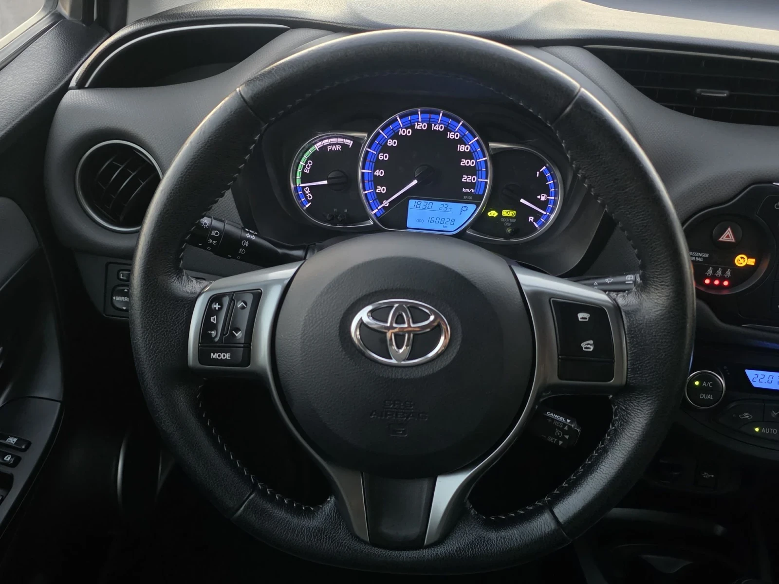 Toyota Yaris 1.5 HYBRID SWISS full service , снимка 12 - Автомобили и джипове - 56124084