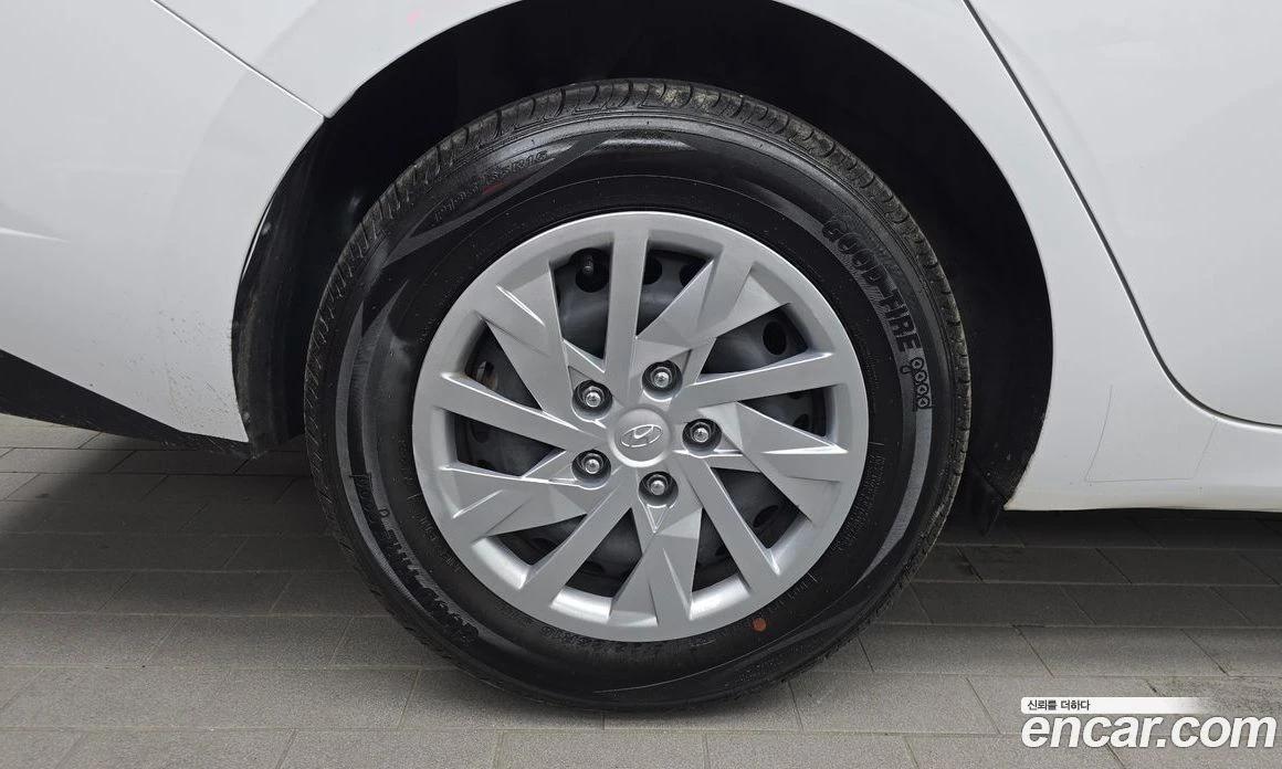Hyundai Elantra 1.6 Smart, снимка 5 - Автомобили и джипове - 56155877