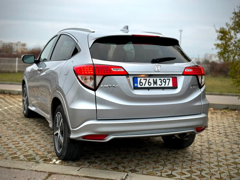 Honda Hr-v Touring 1.8 AWD FULL EXTRAS, снимка 3 - Автомобили и джипове - 47983572