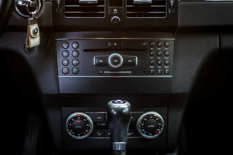 Mercedes-Benz GLK Glk 220 4matic, снимка 10 - Автомобили и джипове - 52644280
