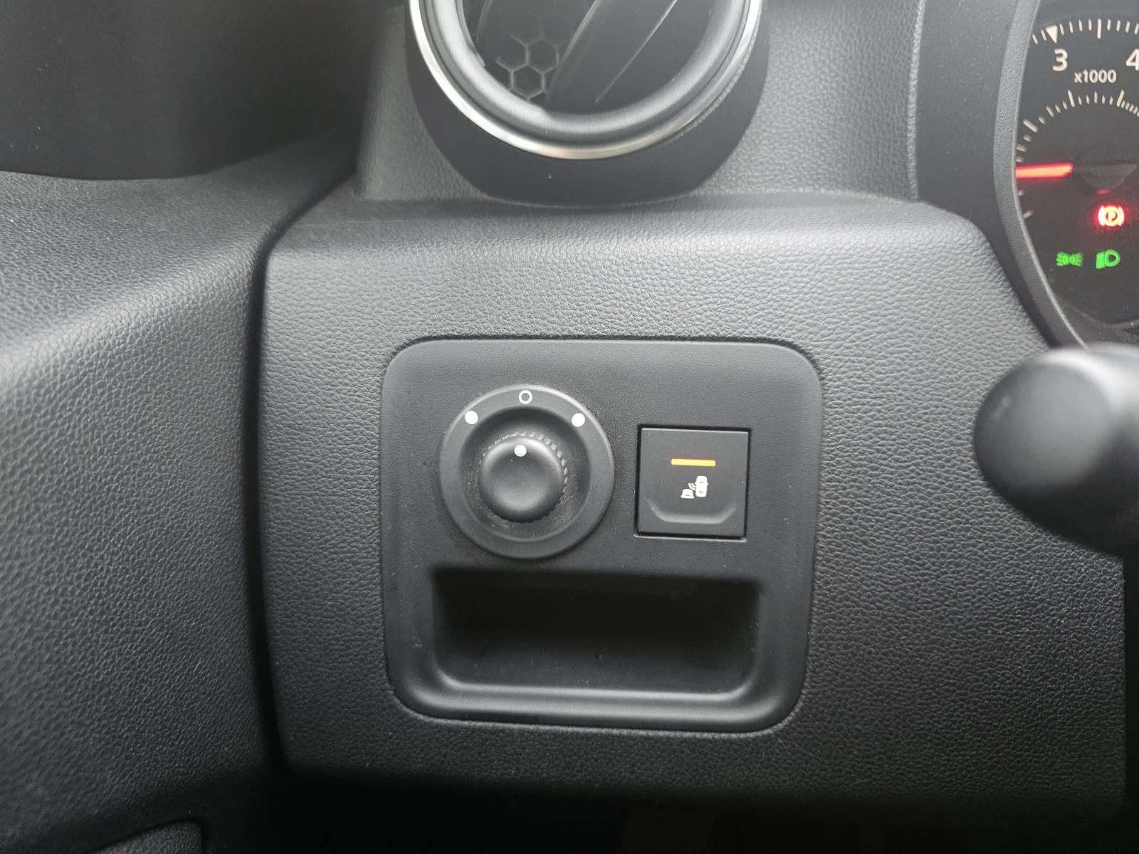 Dacia Duster 1.3 TCe 150 к.с. Бензин Stop & Start 4x4 N1G - изображение 10