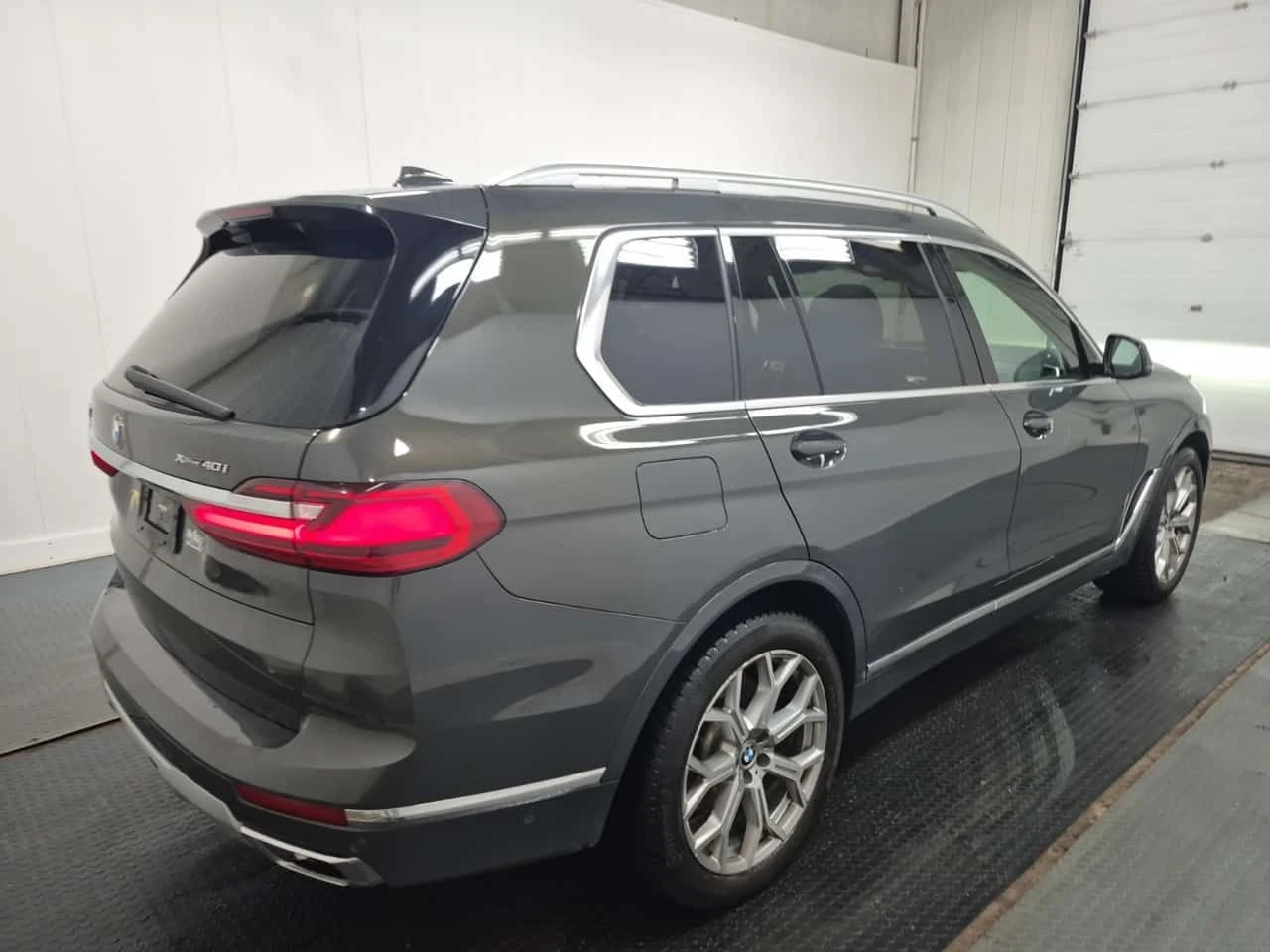 BMW X7 * XDRIVE40I * PANO * H/K * МАСАЖ * ОБДУХВАНЕ * , снимка 3 - Автомобили и джипове - 54014952