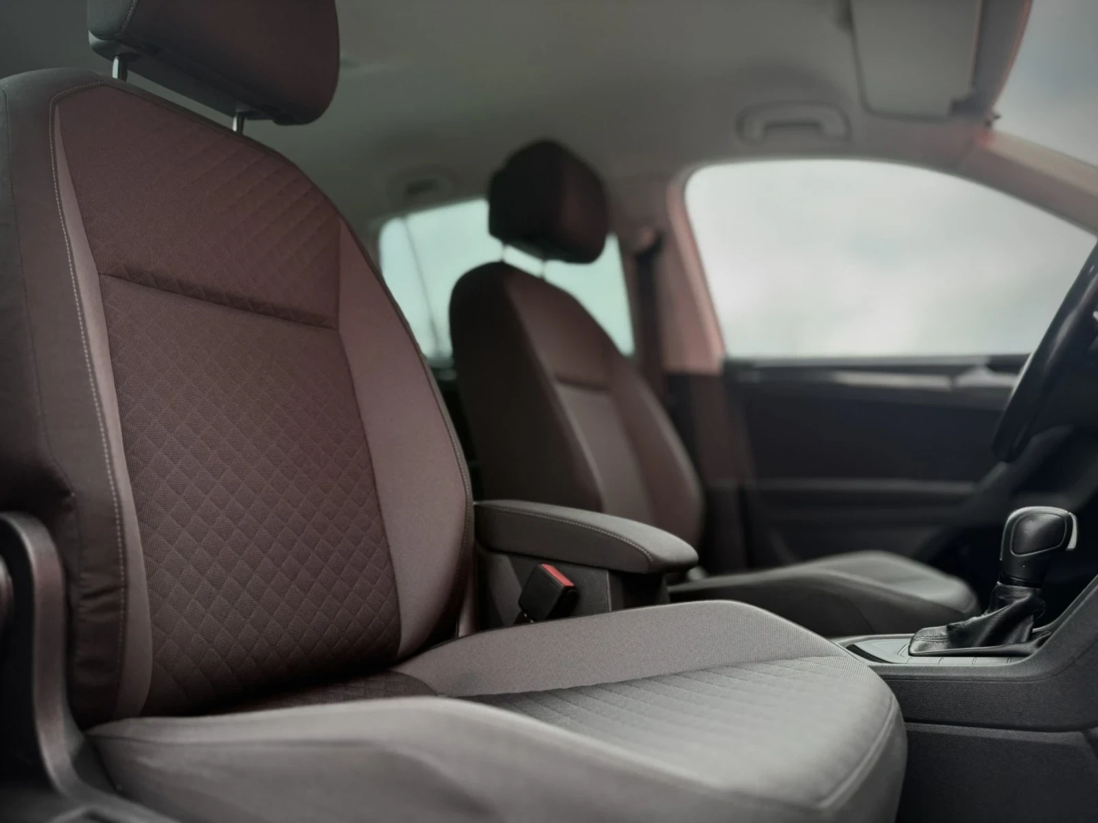 VW Tiguan 2.0 TDI R LINE DIGITAL, снимка 5 - Автомобили и джипове - 54115241