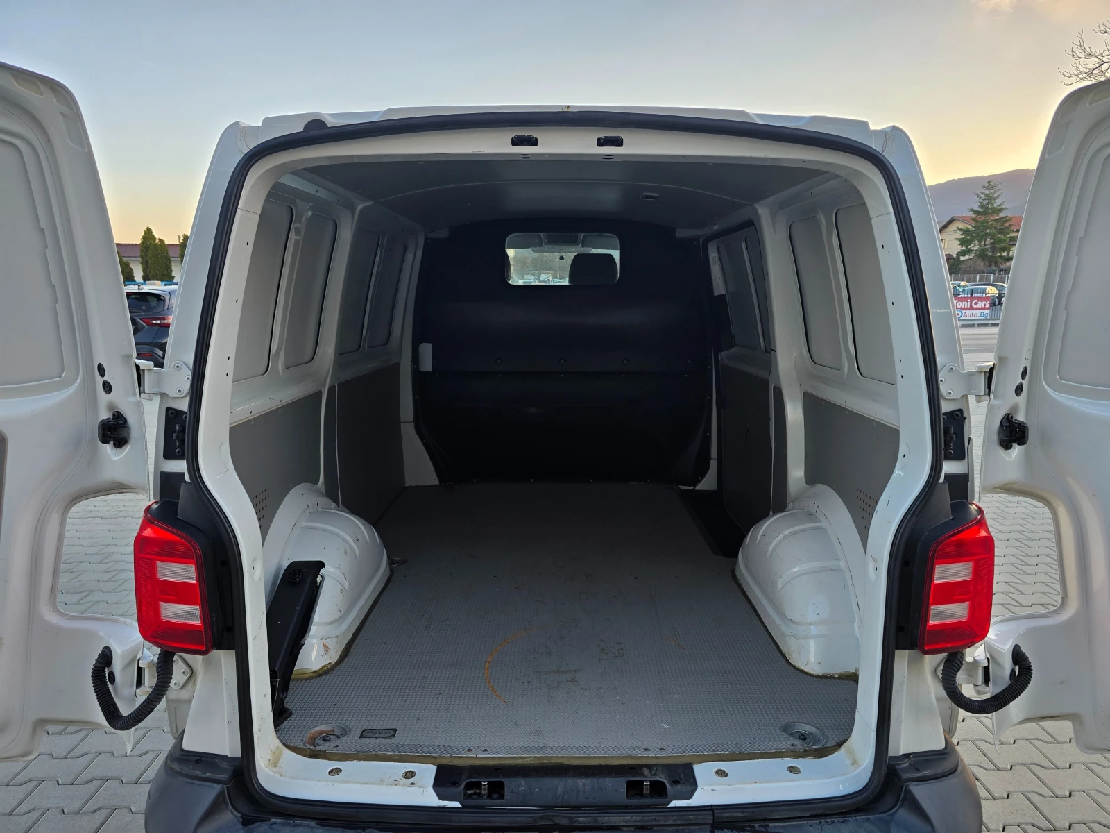 VW Transporter 2.0 TDI, 10.2018г., ТОП състояние!, снимка 14 - Бусове и автобуси - 53796767