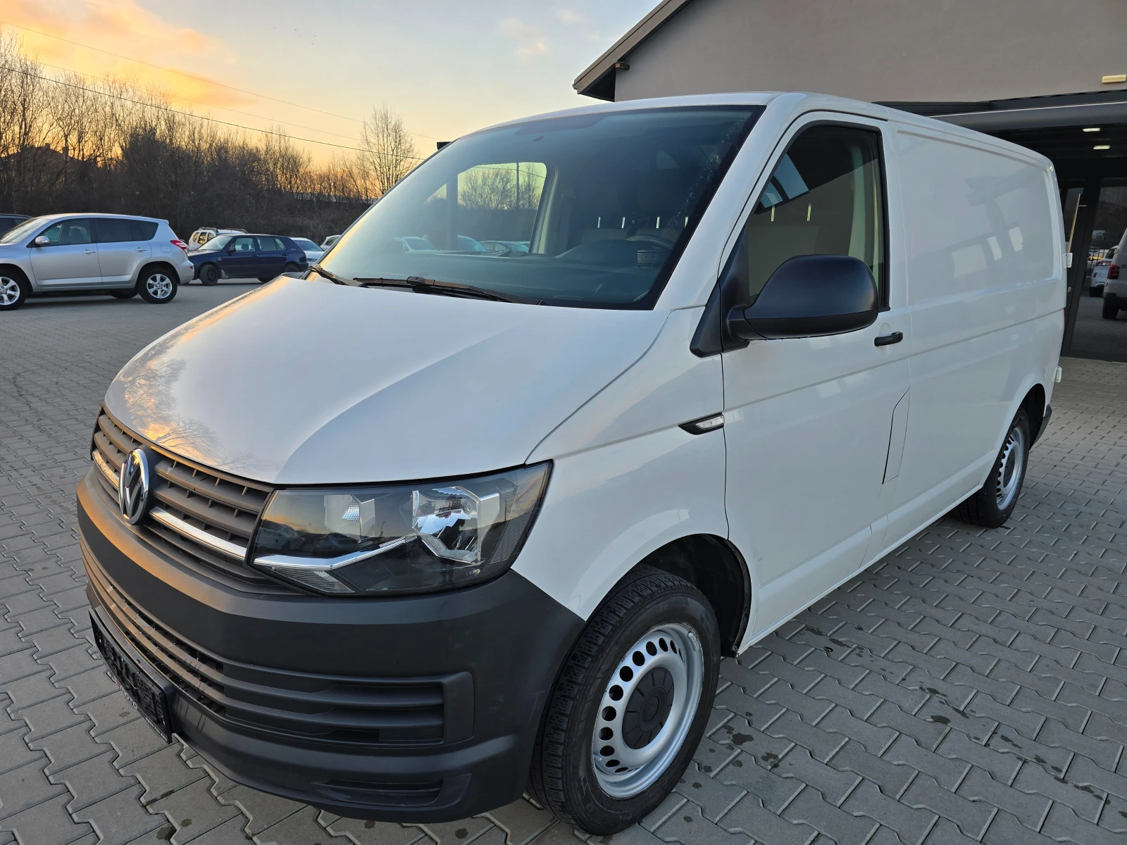 VW Transporter 2.0 TDI, 10.2018г., ТОП състояние!, снимка 6 - Бусове и автобуси - 53796767