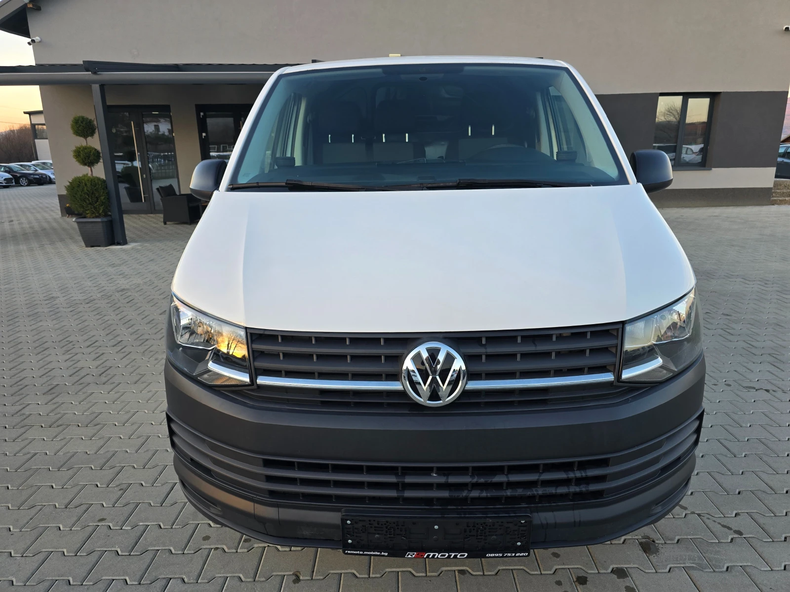 VW Transporter 2.0 TDI, 10.2018г., ТОП състояние!, снимка 8 - Бусове и автобуси - 53796767