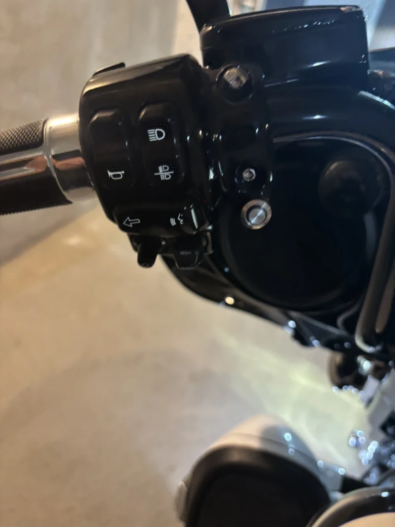 Harley-Davidson CVO, снимка 9 - Мотоциклети и мототехника - 52434266