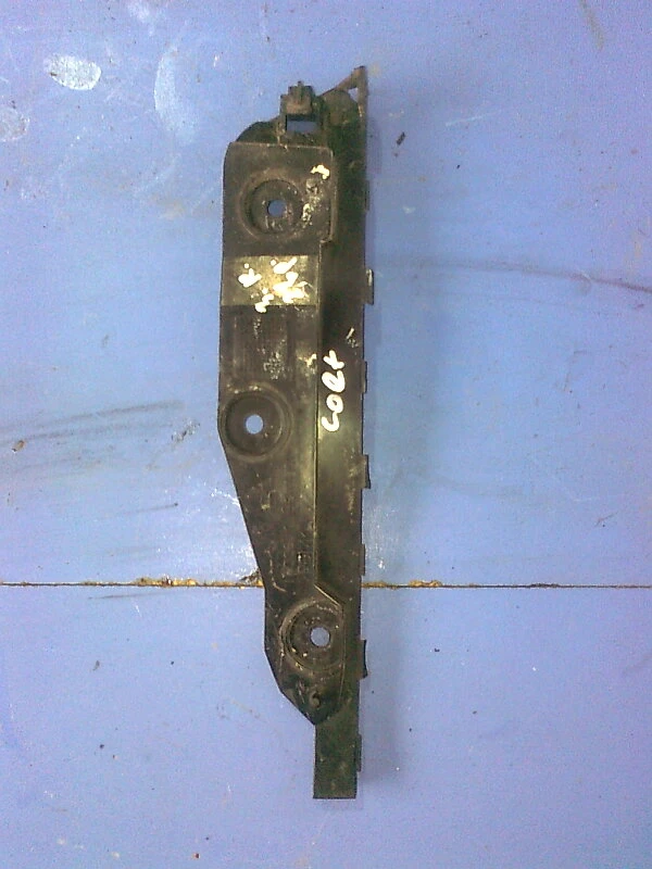 водач за задна броня десен за Мицубиши Колт 05г. (1)