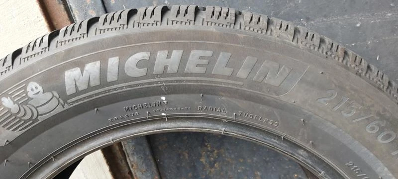 Гуми Зимни 215/60R16, снимка 6 - Гуми и джанти - 32927438