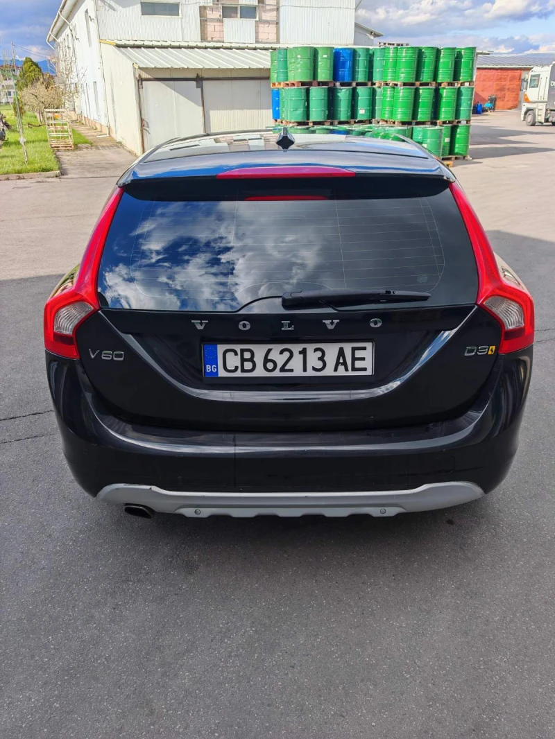 Volvo V60 D3, снимка 9 - Автомобили и джипове - 52501116
