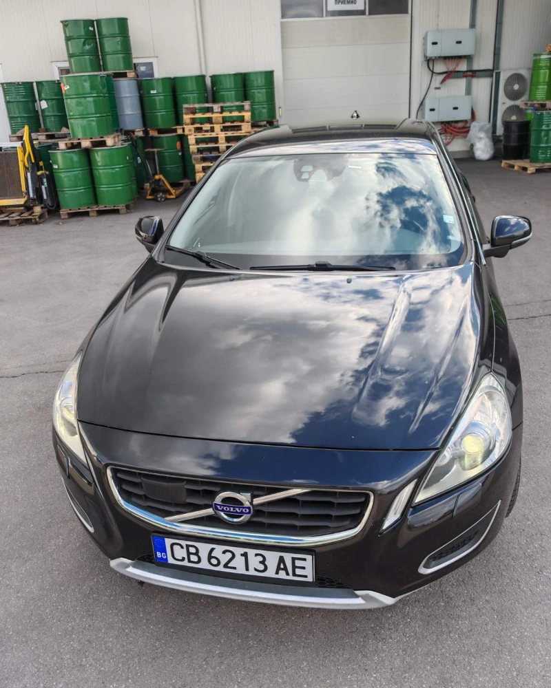 Volvo V60 D3, снимка 3 - Автомобили и джипове - 52501116
