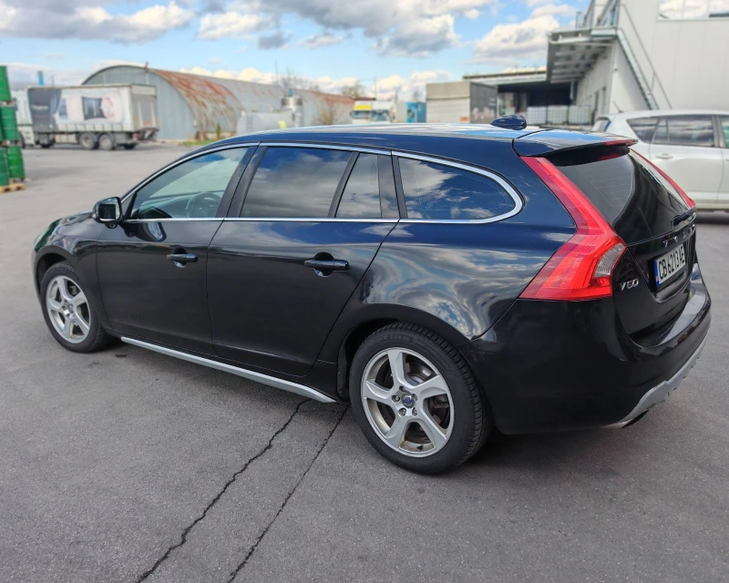 Volvo V60 D3, снимка 2 - Автомобили и джипове - 52501116