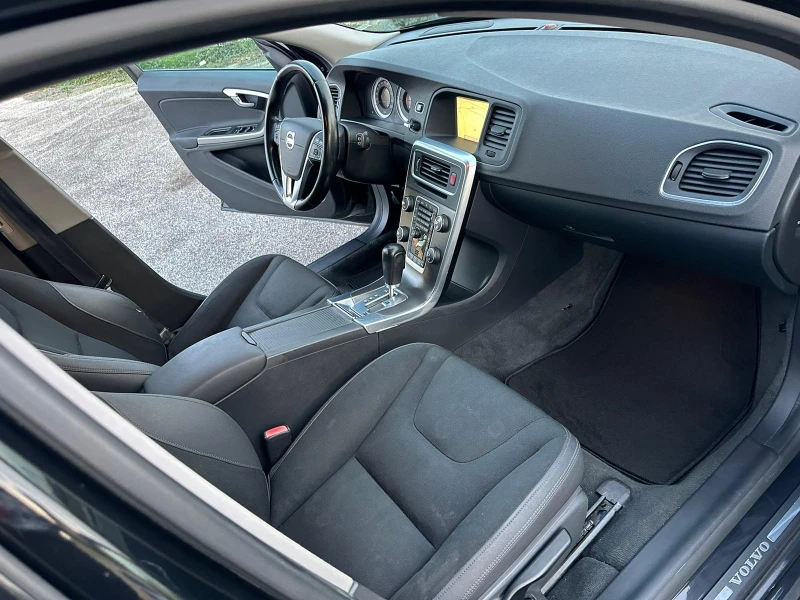 Volvo V60 D3, снимка 15 - Автомобили и джипове - 52501116