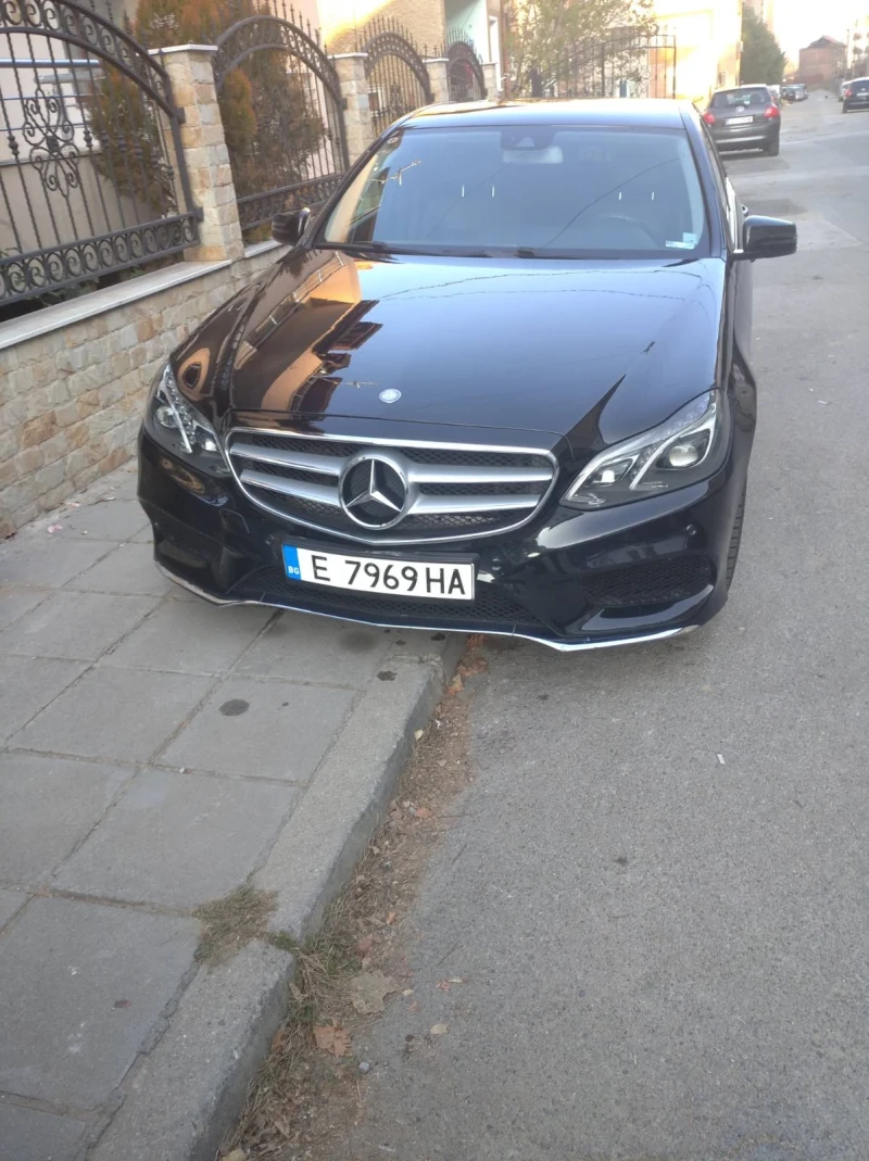 Mercedes-Benz E 220 AMG пакет, снимка 2 - Автомобили и джипове - 47931747