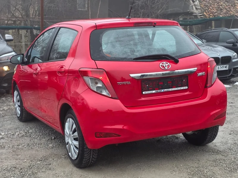 Toyota Yaris 1.0VVTI 69K.C. / КЛИМАТИК / ЕВРО 5 / 2012 ГОДИНА, снимка 2 - Автомобили и джипове - 53159324
