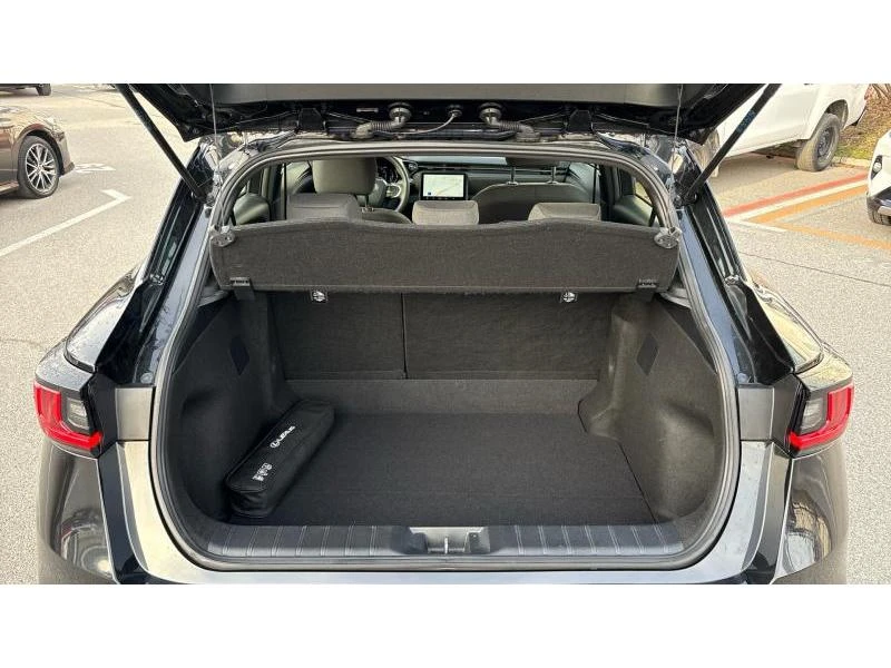 Lexus LBX 1.5 HSD BUSINESS, снимка 10 - Автомобили и джипове - 52847025