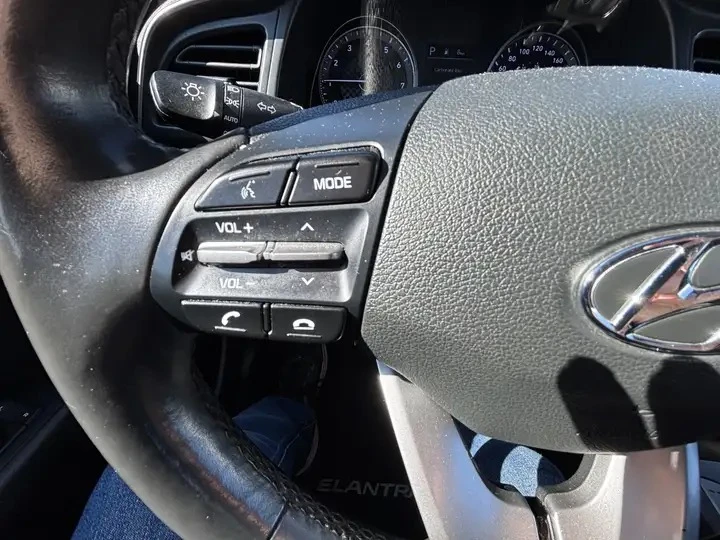 Hyundai Elantra Automatic, снимка 12 - Автомобили и джипове - 56010833