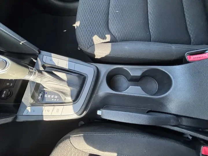 Hyundai Elantra Automatic, снимка 15 - Автомобили и джипове - 56010833