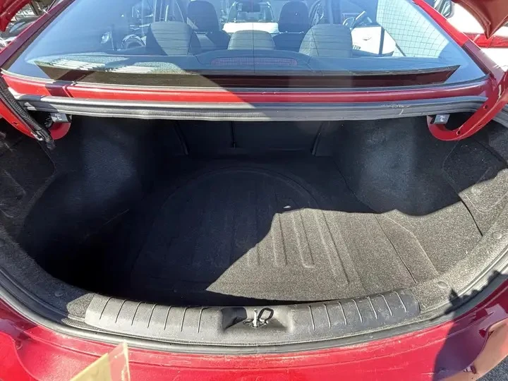 Hyundai Elantra Automatic, снимка 5 - Автомобили и джипове - 56010833