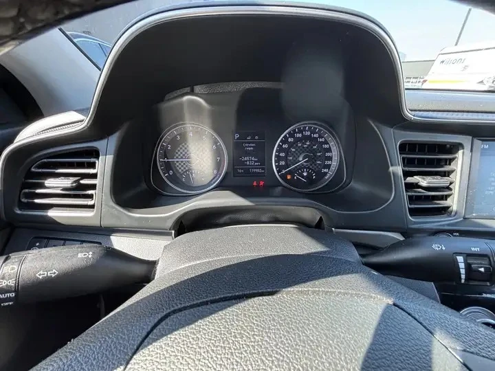 Hyundai Elantra Automatic, снимка 9 - Автомобили и джипове - 56010833