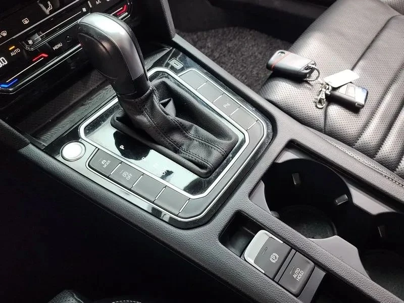 VW Passat, снимка 9 - Автомобили и джипове - 56687932