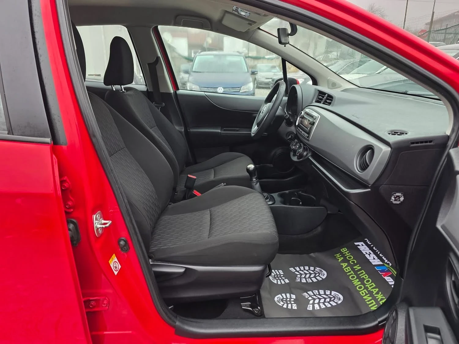 Toyota Yaris 1.0VVTI 69K.C. / КЛИМАТИК / ЕВРО 5 / 2012 ГОДИНА - изображение 8