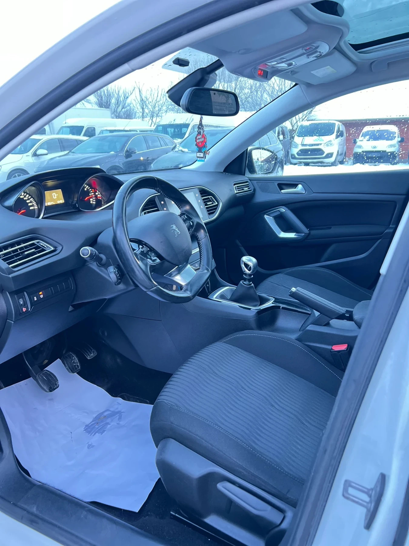 Peugeot 308 308 SW 1.6 HDi 120 к.с., 2015 г. Бяла перла - изображение 7