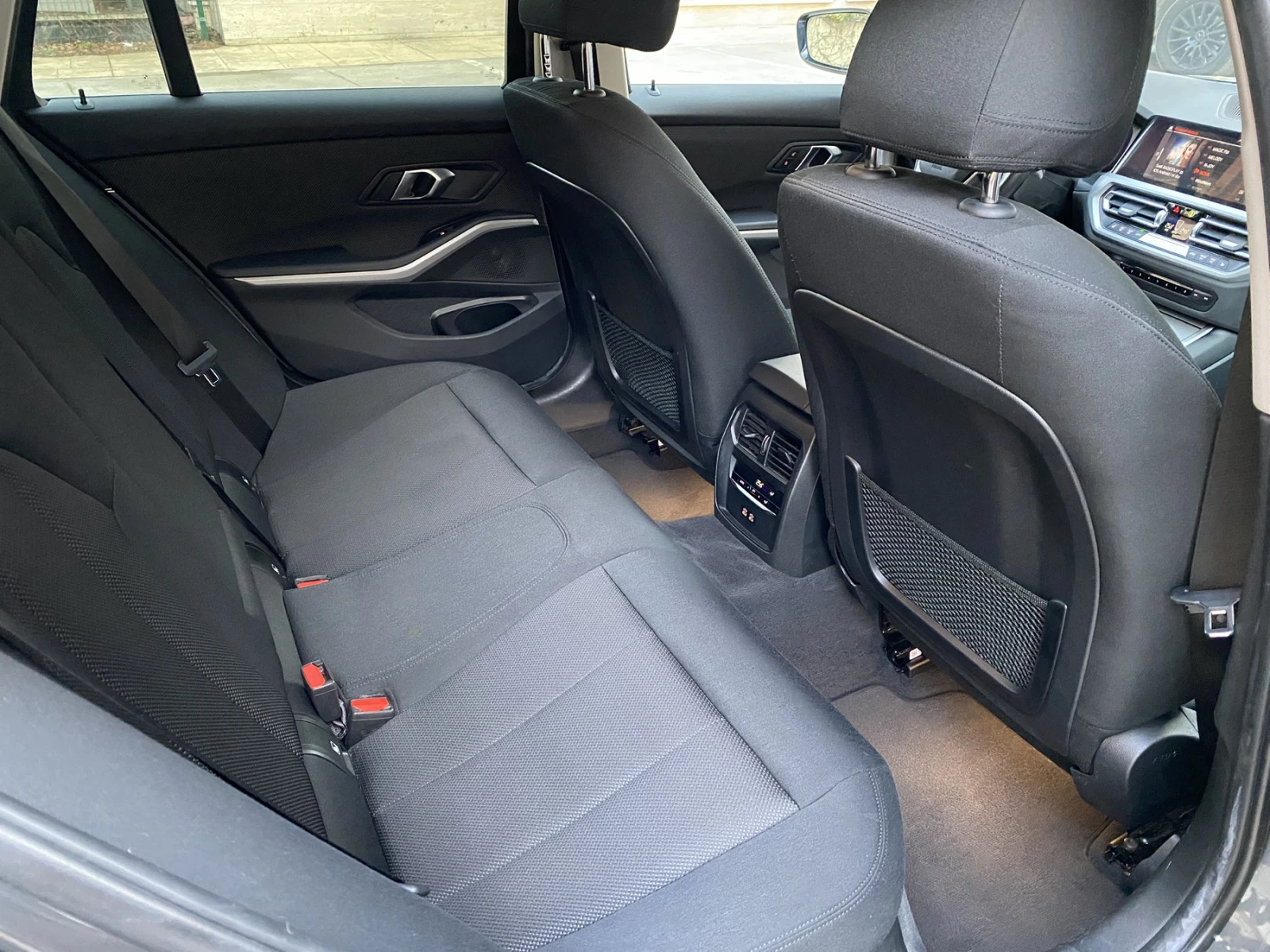 BMW 320 xDrive Business Design Laser, снимка 13 - Автомобили и джипове - 53741950