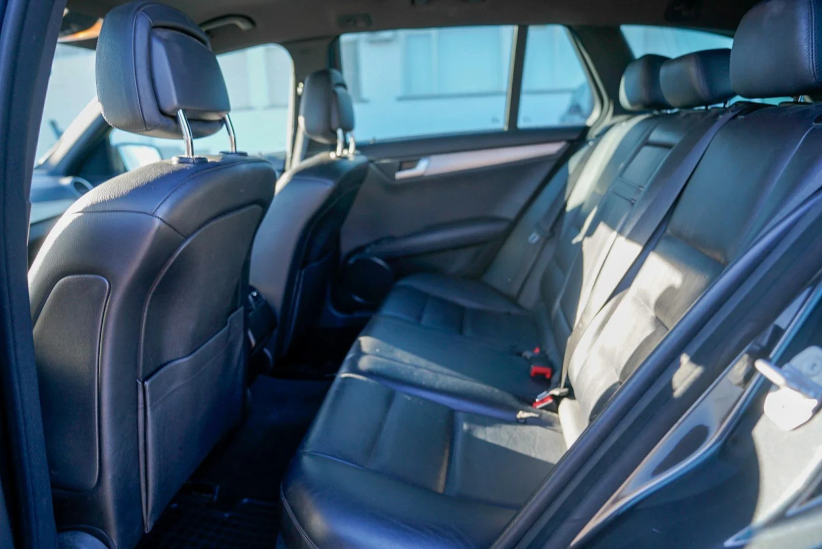 Mercedes-Benz C 250 Оригинален AMG пакет, снимка 8 - Автомобили и джипове - 53820519