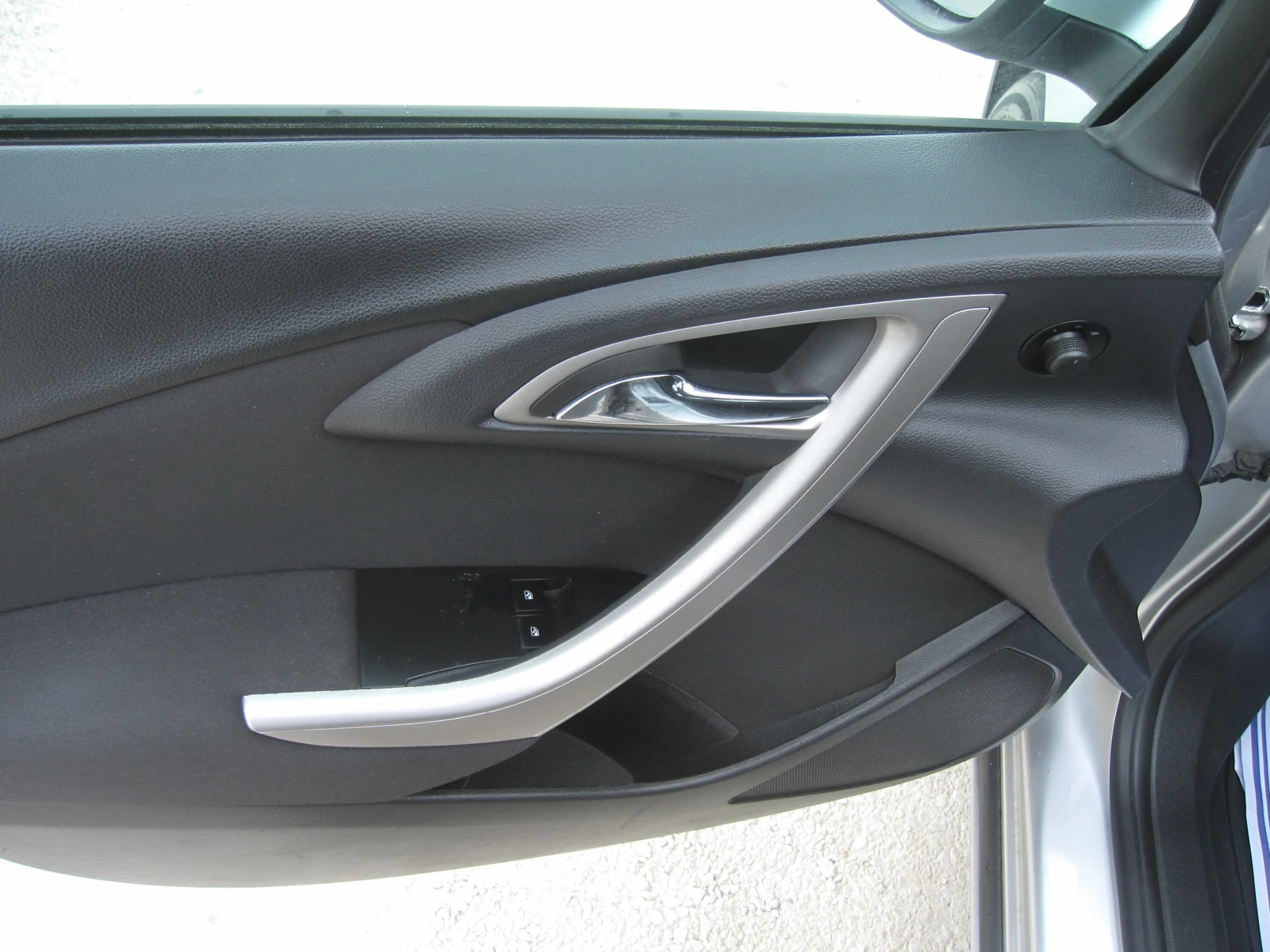 Opel Astra 1, 4-turbo, снимка 8 - Автомобили и джипове - 53904163