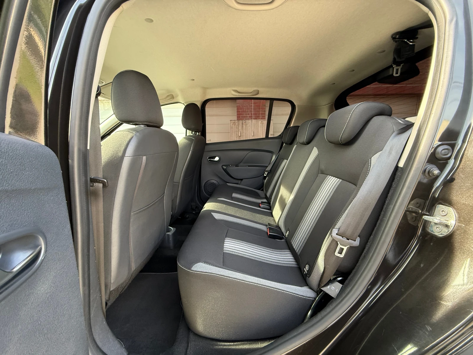 Dacia Sandero FACELIFT-STEPWAY-ШВЕЙЦАРИЯ-НАВИ-КАМЕРА, снимка 15 - Автомобили и джипове - 53984174