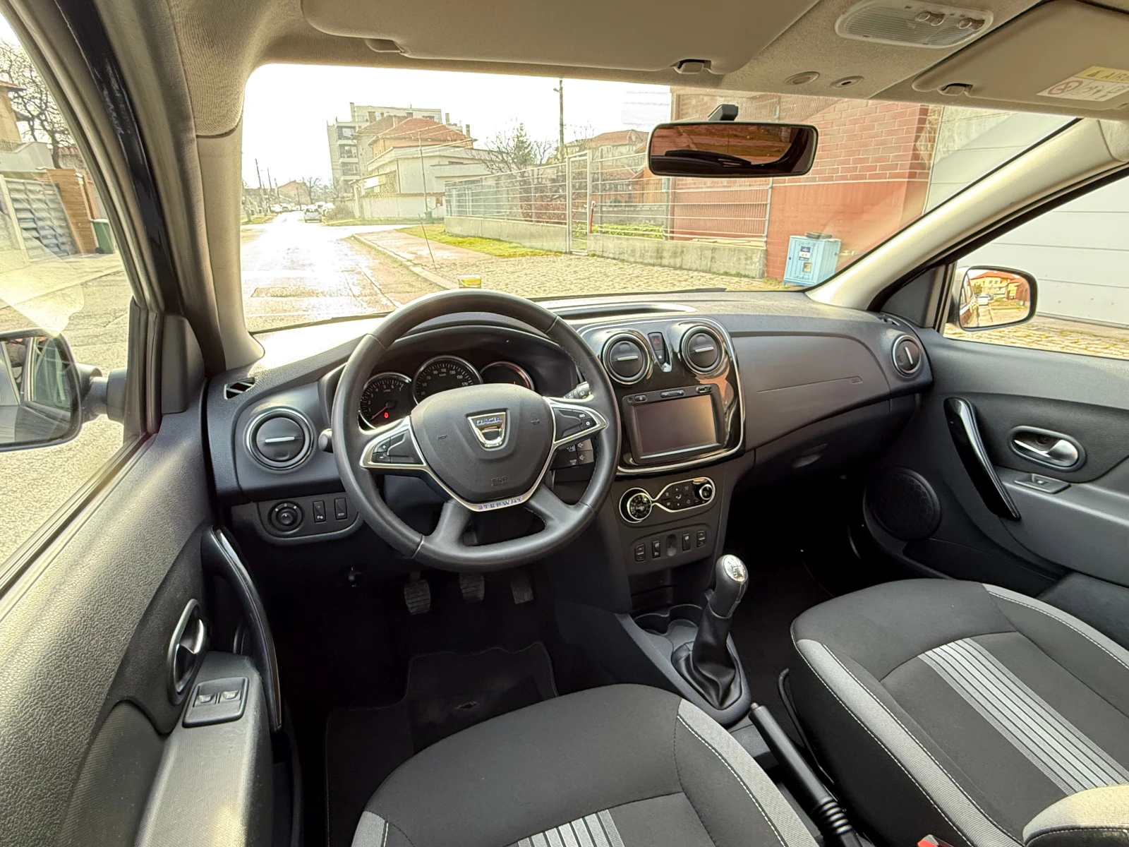 Dacia Sandero FACELIFT-STEPWAY-ШВЕЙЦАРИЯ-НАВИ-КАМЕРА, снимка 9 - Автомобили и джипове - 53984174