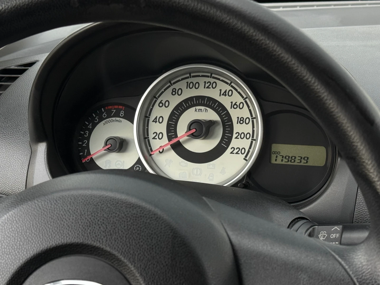 Mazda 2 1.3i* Klima* Top, снимка 13 - Автомобили и джипове - 54417723