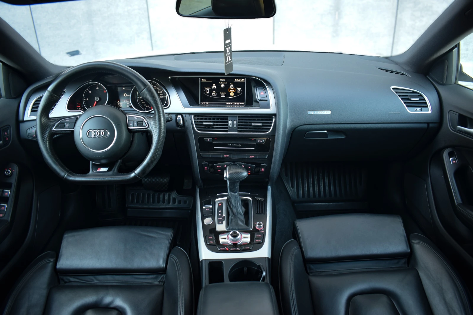 Audi A5 3.0 TDI * Кожа * 3X S-LINE * Keyless * , снимка 10 - Автомобили и джипове - 54744502