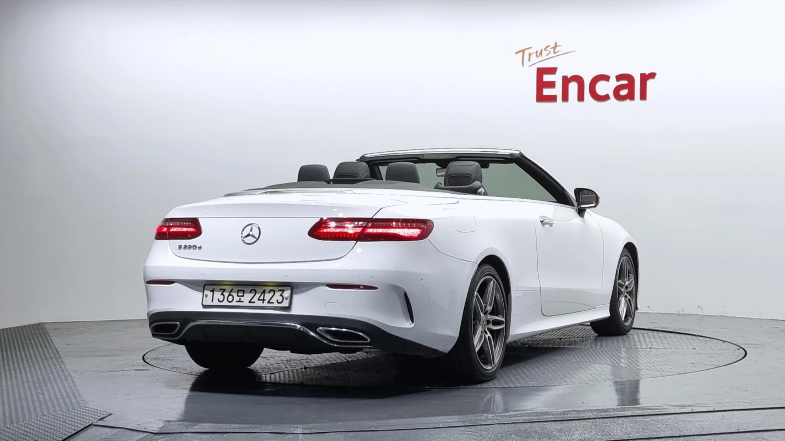 Mercedes-Benz E 220 AMG line/Head up/Подгрев/ОБДУХ/, снимка 2 - Автомобили и джипове - 55081585