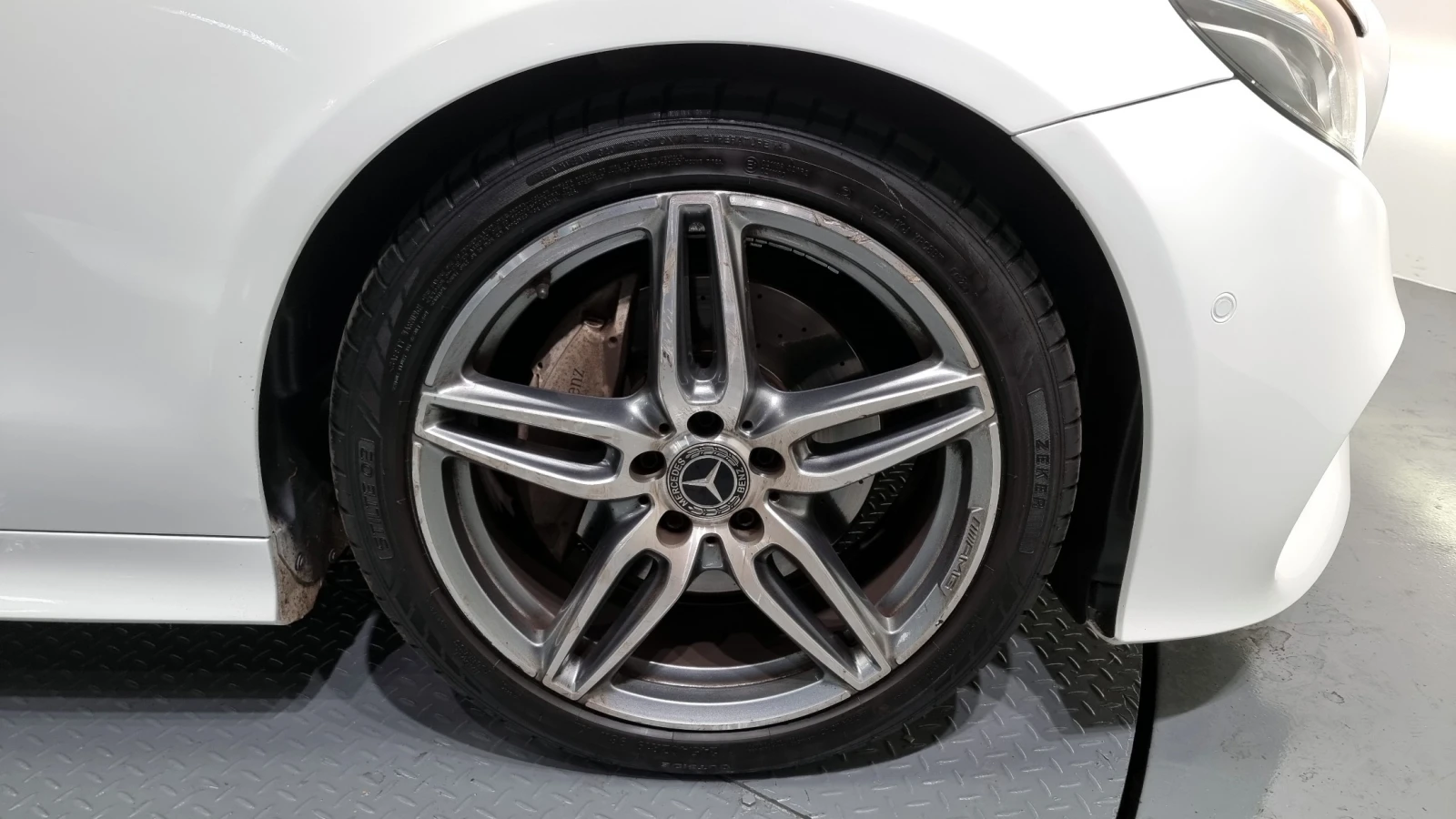 Mercedes-Benz E 220 AMG line/Head up/Подгрев/ОБДУХ/, снимка 11 - Автомобили и джипове - 55081585