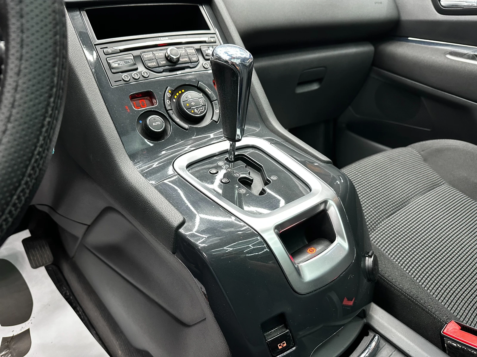 Peugeot 5008 2.0d 163 к.с. , снимка 11 - Автомобили и джипове - 55445072