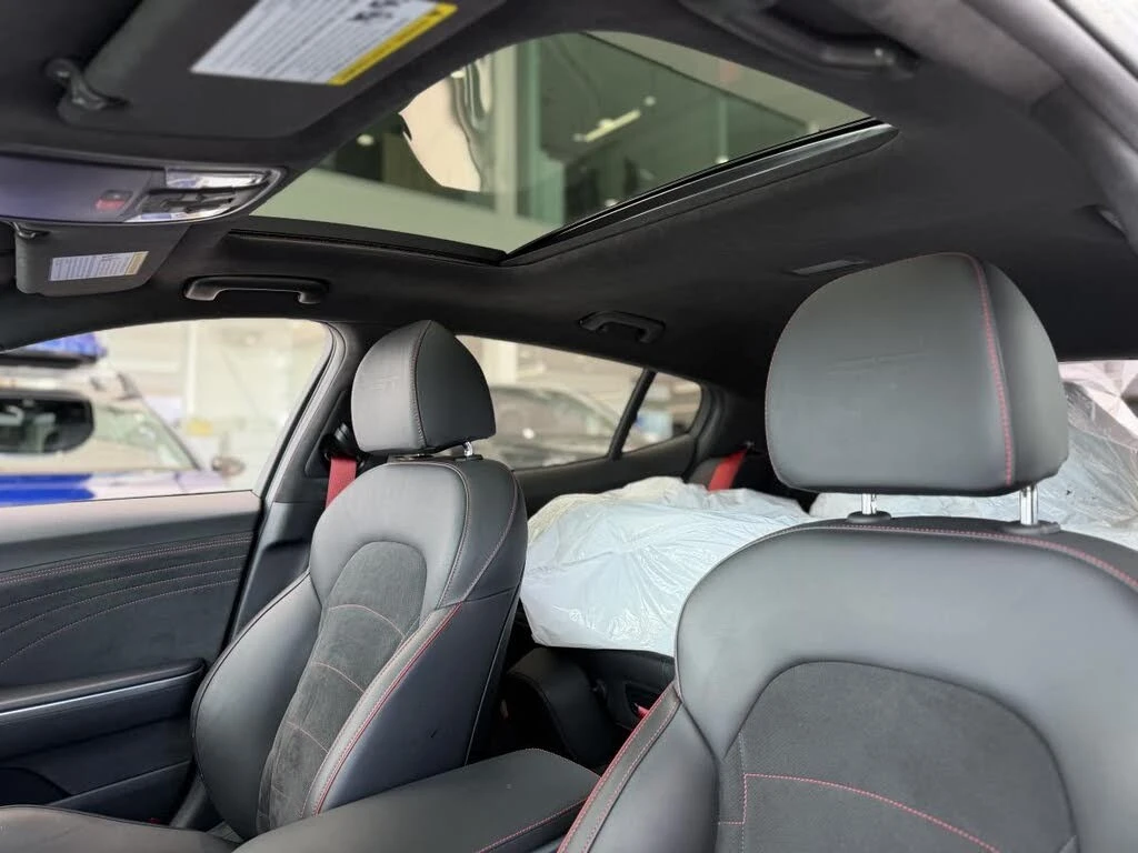 Kia Stinger * GT * KEYLESS * Автокредит * (Цена до България), снимка 9 - Автомобили и джипове - 55587030