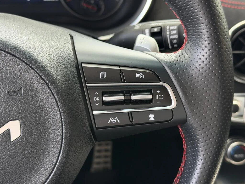 Kia Stinger * GT * KEYLESS * Автокредит * (Цена до България), снимка 13 - Автомобили и джипове - 55587030