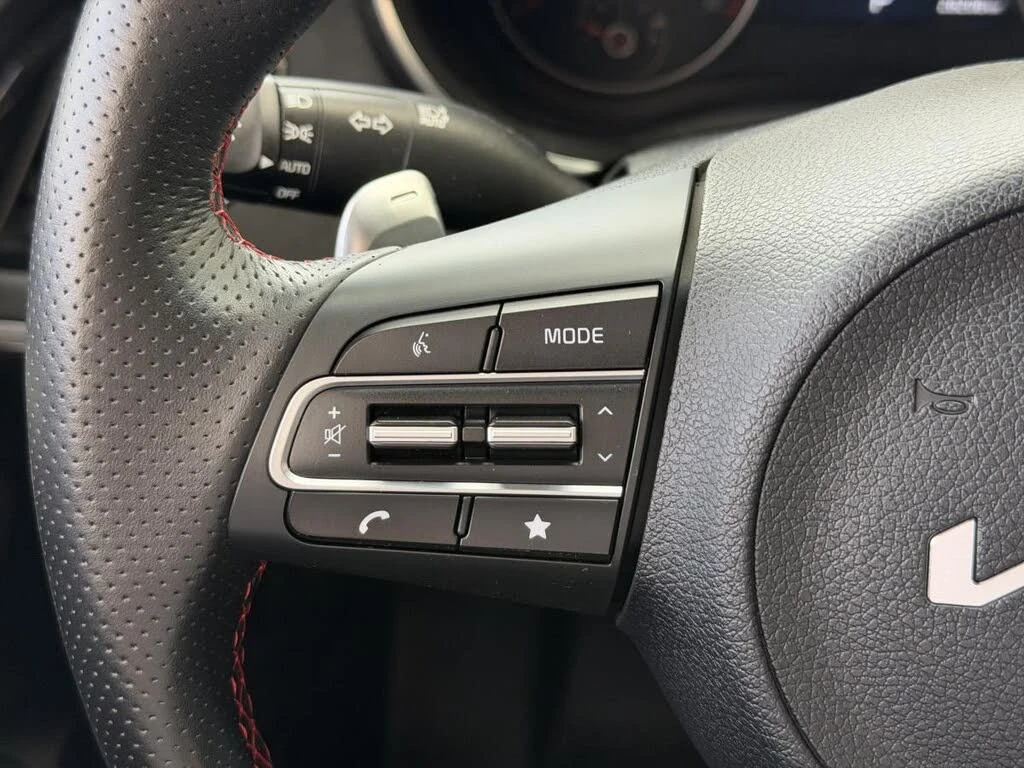 Kia Stinger * GT * KEYLESS * Автокредит * (Цена до България), снимка 12 - Автомобили и джипове - 55587030