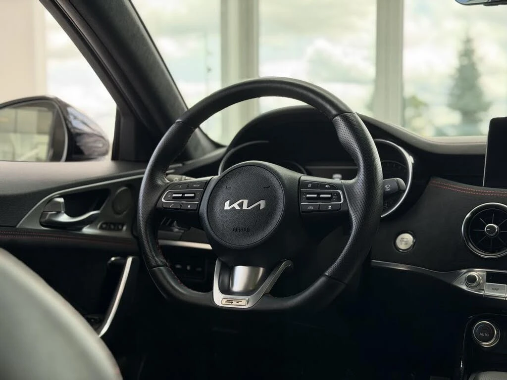 Kia Stinger * GT * KEYLESS * Автокредит * (Цена до България), снимка 10 - Автомобили и джипове - 55587030