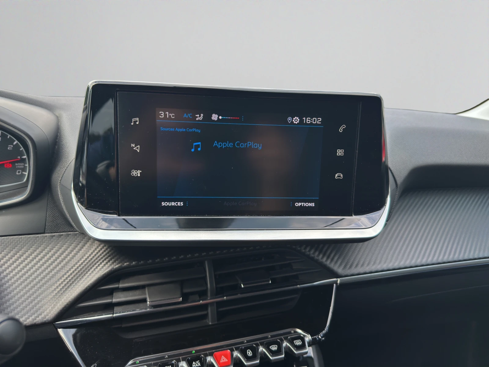 Peugeot 208, снимка 10 - Автомобили и джипове - 55665441
