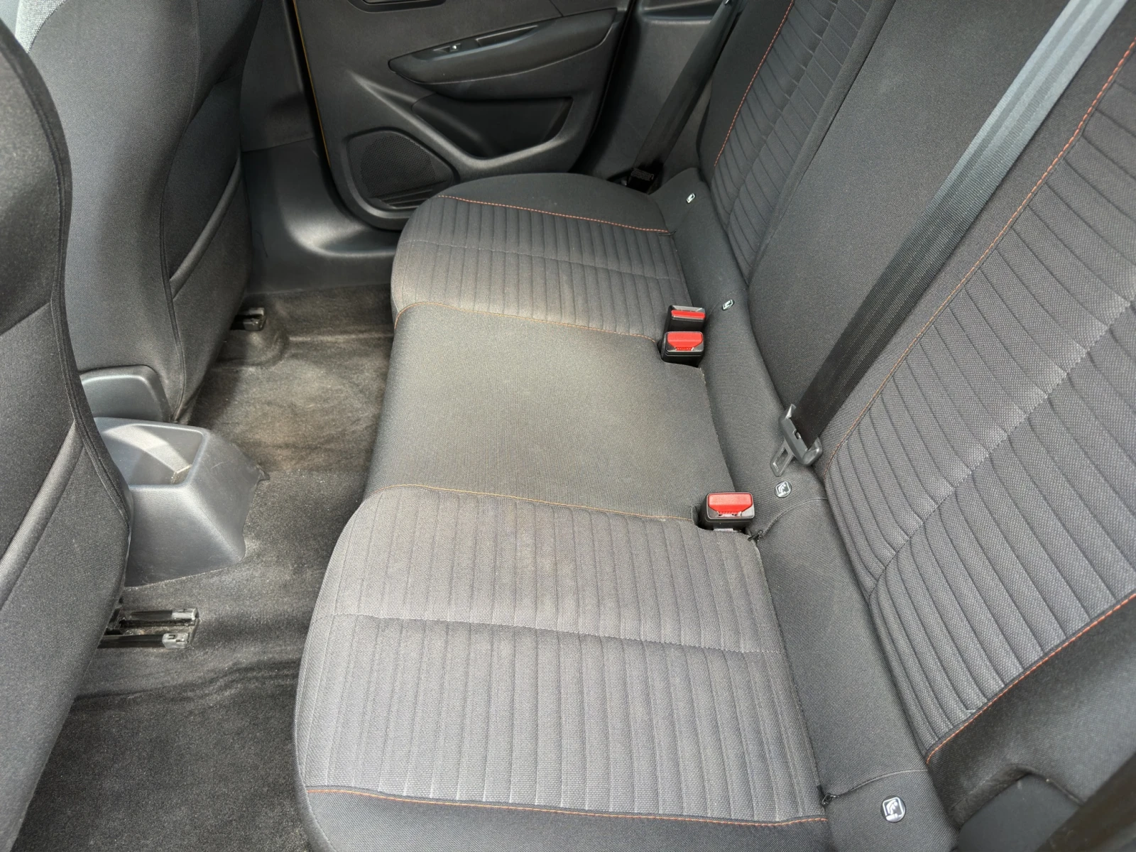 Peugeot 208, снимка 14 - Автомобили и джипове - 55665441